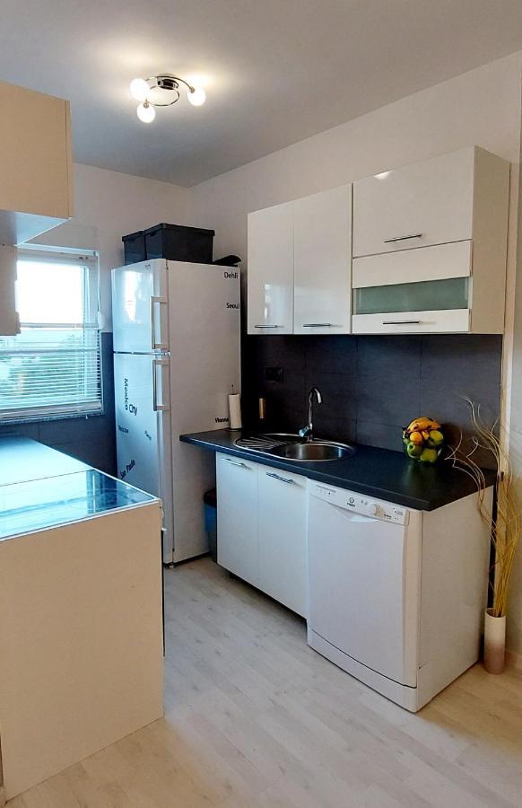 Apartman Near Fazana-500 From The Sea Bagian luar foto