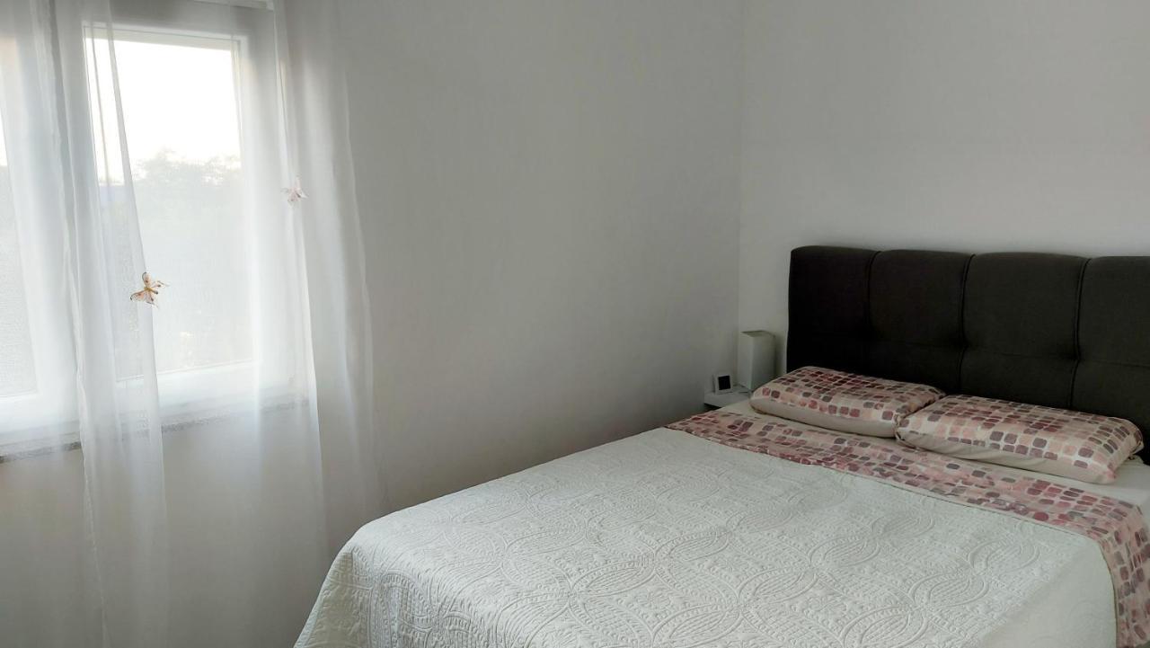 Apartman Near Fazana-500 From The Sea Bagian luar foto